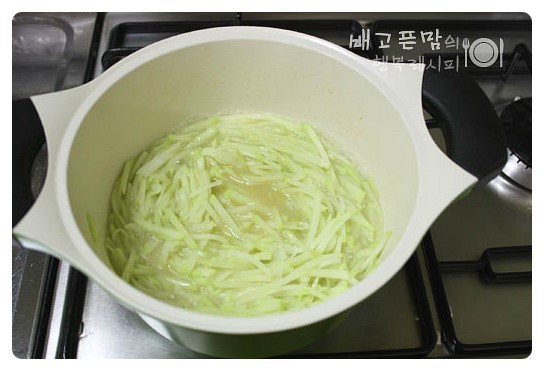 국물과 함께 떠서 드세요~~