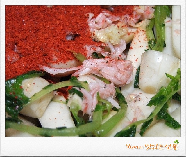 사과를 넣어 더욱 맛있는 아삭아삭~ 총각김치 간단하게 담그는법