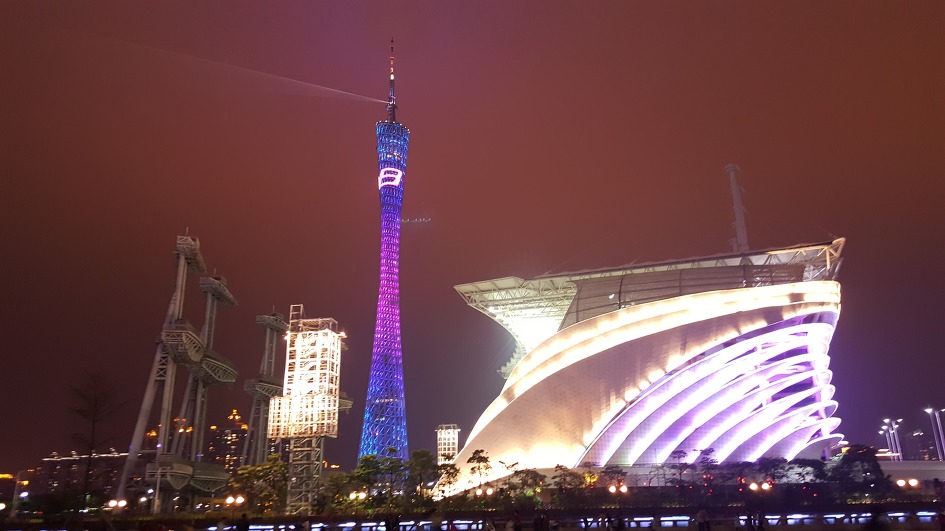 중국 광저우타워 야경. 반 평생 봤던 최고의 야경이었다.