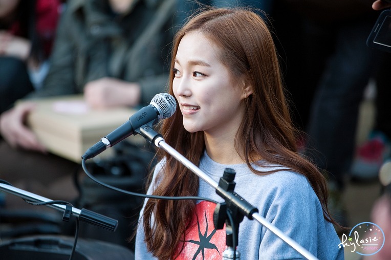 CLC(Crystal Clear) - 150322 홍대 버스킹 (승희,예은 중심)