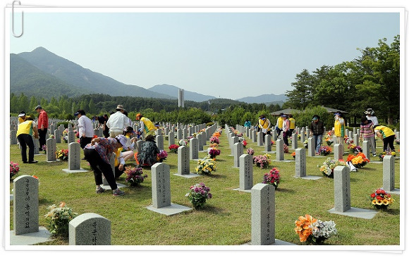 신천지 자원봉사단과 경로당 어른들﻿이 함께 한 나라사랑