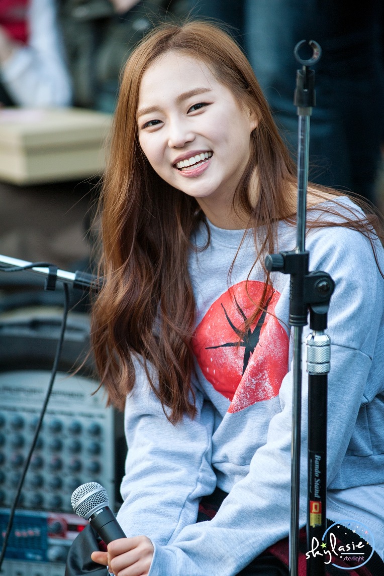 CLC(Crystal Clear) - 150322 홍대 버스킹 (승희,예은 중심)