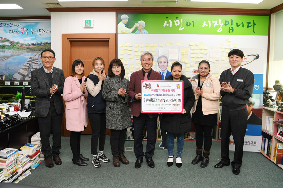 LG전자노동조합, 오산시에“다문화가정을 위한 왕복항공권”기탁