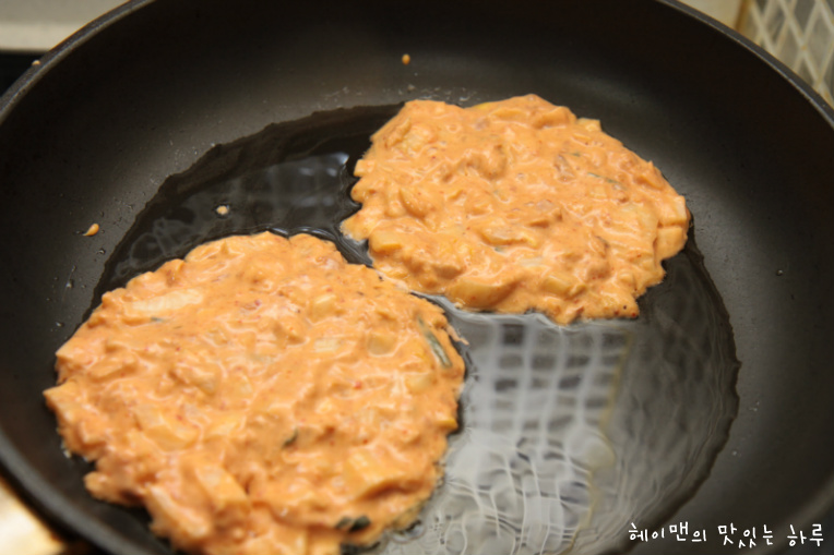 윤식당 김치전 레시피 맛있네요~  ^^