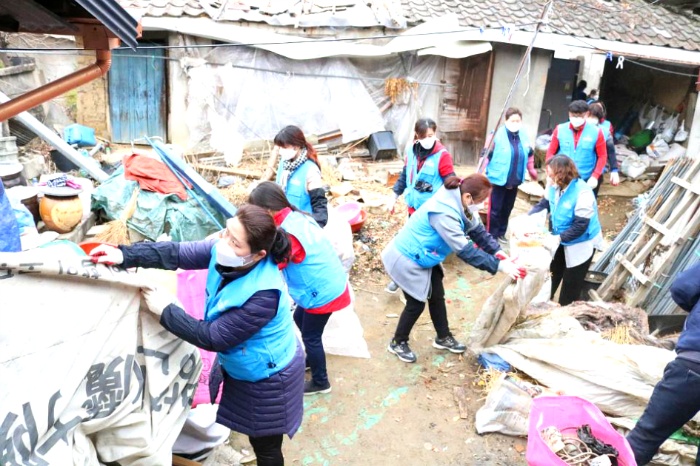 이웃을  보듬는 청주 하나님의교회 독거노인가정 방문~
