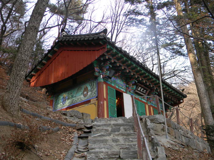 늦겨울에 잠긴 남한산 장경사 (강희21명 장경사 동종, 삼성각, 일주문)