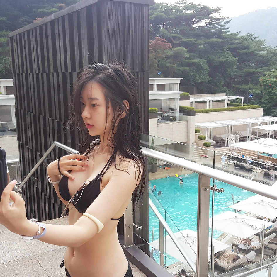 팔로워 10만명 넘긴 비키니녀 신재은.gif | 인스티즈