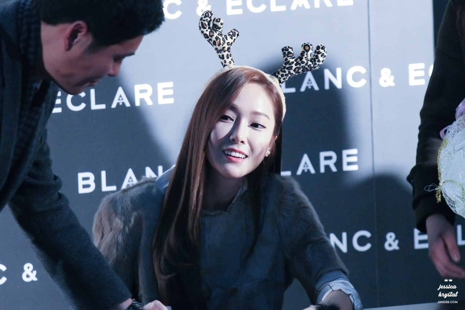 [PIC][22-12-2014]Jessica tham dự buổi fansign cho "BLANC&ECLARE" chi nhánh Seoul, Hàn Quốc vào chiều nay - Page 2 2103E243564B4124119005